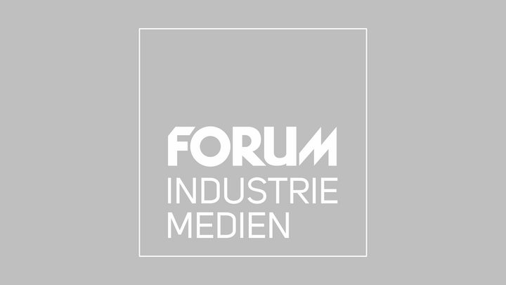 lieferwagen transport autovermietung liefern lieferung ausleihen leihwagen umzug umziehen spedition mieten fahrzeug unternehmen logistik paketdienst dienstleistung pakete überstunden auto van transporter landstraße autobahn sonnenuntergang sonnenaufgang nebel berge