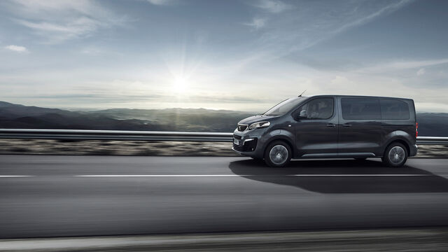 Peugeot e-Traveller
E-Transporter