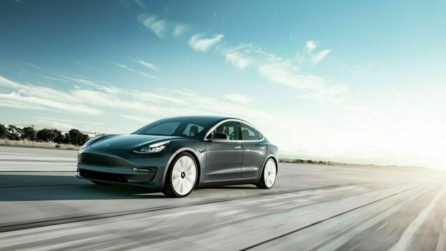 Tesla Model 3 Performance
E-Limousine