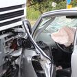 Lkw-Unfall mit Automobil 
Airbag 
Aufprall 
Sachschaden