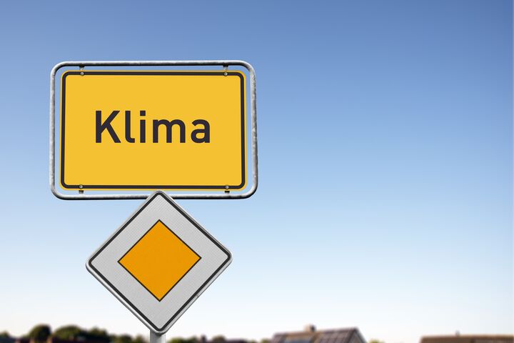Klima
Straßenschild 
Vorrangzeichen