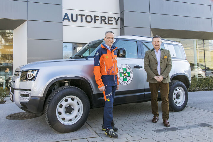 Autofrey Landrover Übergabe Bergrettung Salzburg, 20220210 Foto: wildbild, Herbert Rohrer