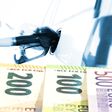 benzin, tankstelle, preis, geld, euro, preiserhöhung, auto, wagen, kraftstoffpreis, co2, bepreisung, kosten, tanken, benzinpreis, abgabe, diesel, mineralölsteuer, transport, geldschein, banknote, kraftstoffpreiserhöhung, sprit, pkw, spritpreis, tankkosten, klima, ausgaben, zapfsäule