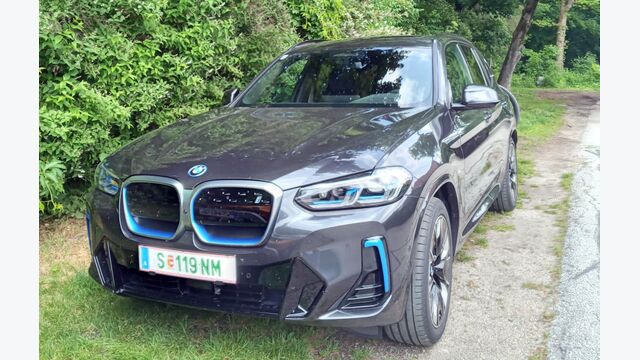 BMW iX3 von vorne