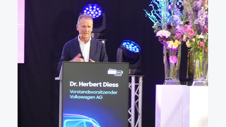 Dr. Herbert Diess, CEO Volkswagen AG, sprach in seiner Keynote über Digitalisierung und die Transformation der Automobilindustrie