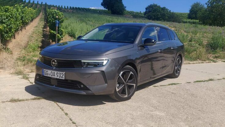 © lk Opel Astra Sports Tourer