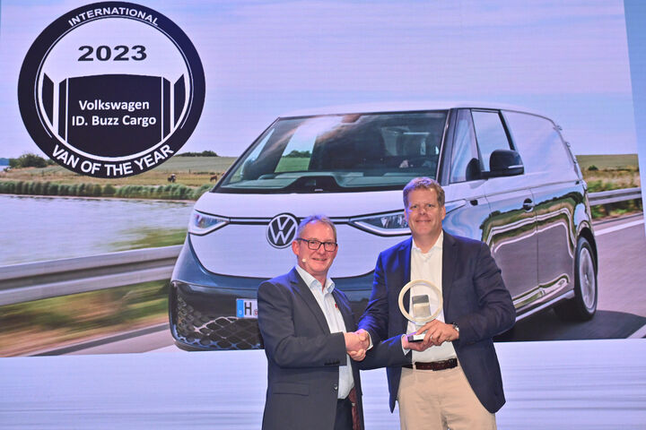 19.09.22, Hannover, WWW.SCHEFFEN.DE IAA NUTZFAHRZEUGE Hannover VOLKSWAGEN NUTZFAHRZEUGE ID. Buzz und NEW AMAROK Foto: HENNING SCHEFFEN PHOTOGRAPHY MOBIL: 01773193050 WWW.SCHEFFEN.DE info@SCHEFFEN.DE Friedrich-Engels-Str. 31 30880 Laatzen Region Hannover / Niedersachsen / GERMANY