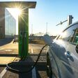 ladestation, stromtankstelle, ladestecker, ladesäule, strom tanken, elektroauto, parkplatz, elektro parkplatz, energie, öko, grüne energie, akku, akku laden, infrastruktur, auto, transport, sonne, grüner strom, strom, strom laden, elektroautos, parkplatz für elektroautos, hybrid, hybridauto, hybridautos, elektromobilität, mobilität, automobil, automobile, automobilindustrie, industrie, fortbewegung, modern, zukunft, eco, umwelt, umweltbewusst, fortbewegungsmittel, strom ladestation, tankstelle, batterie, ccs, css, chademo