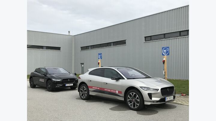 „Ladepause“ für die beiden Jaguar I-Pace Modelle