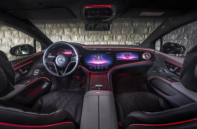EQS 580 4MATIC (Stromverbrauch kombiniert (NEFZ): 19,6-17,6 kWh/100 km; CO2-Emissionen: 0 g/km); Exterieur: obsidianschwarz; Interieur: Leder nappa schwarz;Stromverbrauch kombiniert (NEFZ): 19,6-17,6 kWh/100 km; CO2-Emissionen: 0 g/km* EQS 580 4MATIC (combined electrical consumption (NEDC): 19.6-17.6 kWh/100 km; CO2 emissions: 0 g/km); exterior: obsidian black; interior: leather nappa black;Combined electrical consumption (NEDC): 19.6-17.6 kWh/100 km; CO2 emissions: 0 g/km*
