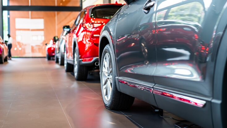 © voyata - stock.adobe.com blur view of row new modern car in showroom