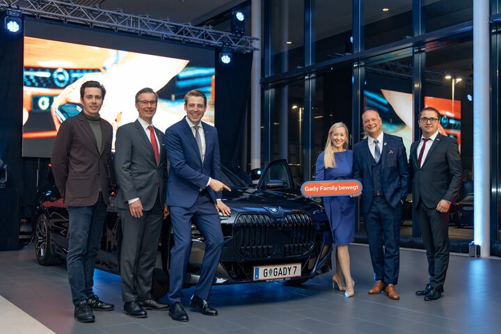 BMW i7
Gady Family