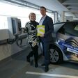 Austro Control und Smatrics Leiter mit Ladeseule und E-auto
