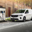 Nissan Townstar EV beim Ladevorgang