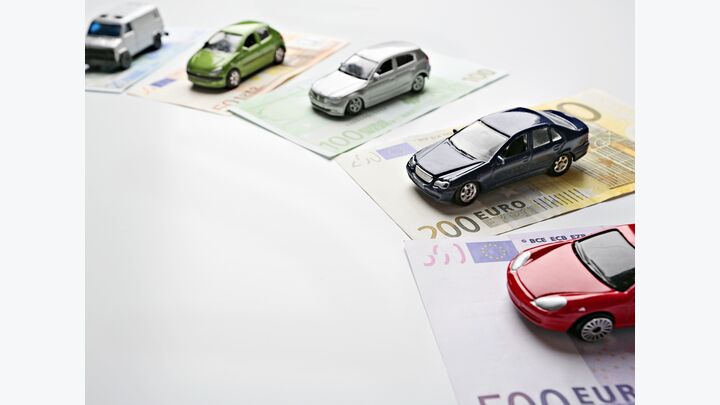ausgaben auto autokauf autokosten autoleasing autos autosteuer autoverkehr autoversicherung banknote banknoten benzin benzinpreis euro euroschein euroscheine gebühren geld geldschein geldscheine hintergrund kfz kosten kostenanstieg kostensteigerung kraftfahrzeug steuer kraftstoff laufende leasing leasingrate pkw prämie prämien raten reparaturkosten spritpreis spritpreise steigende steigerung tanken unterhalt unterhaltskosten versicherung versicherungsprämie wartungskosten weißer werkstattkosten