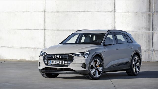 Audi e-tron
SUV 
Elektro
