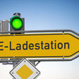 elektrotankstelle elektro e e-auto emobilität laden tanken ladesäule ladestation auto elektrisch mobilität ladestationen ladesäulen stromtankstelle elektromobilität aufladen strom elektrizität elektrofahrzeuge energie elektrofahrzeug verkehrsschild verkehrsampel signal grün wegweiser schild elektrotankstelle elektro e e-auto emobilität laden tanken ladesäule ladestation auto elektrisch mobilität ladestationen ladesäulen stromtankstelle elektromobilität aufladen strom elektrizität elektrofahrzeuge energie elektrofahrzeug verkehrsschild verkehrsampel signal grün wegweiser schild