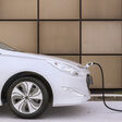 Auto EV automobile battery powered car charge battery charger charging charging station city ecology electric car electric vehicle environment future generic mobility parking lot stock picture technology transport transportation urban space elektroauto elektromobilität energiewende fahrzeug architektur tankstelle strom stromtankstelle strom tanken ökostrom tanken e-auto ev elektrizität kosten nachhaltigkeit sparen zukunft eauto elektrisch elektrisches fahrzeug tanken parkplatz stadt urban deutschland urbaner raum hamburg fortschritt ordnung