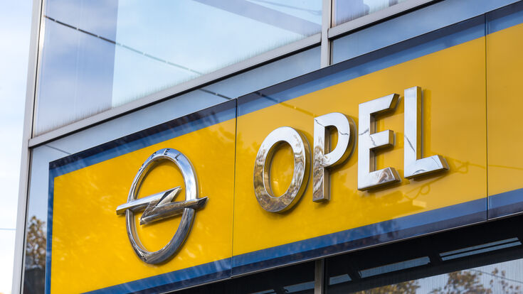 © Tobias Arhelger - stock.adobe.com opel opel sign opel car traffic building german car sign bochum germany building europe summer german 9 november 2018 North Rhine-Westphalia france yellow building opel opel sign opel car traffic building german car sign bochum germany europe summer german 9 november 2018 north rhine-westphalia france yellow