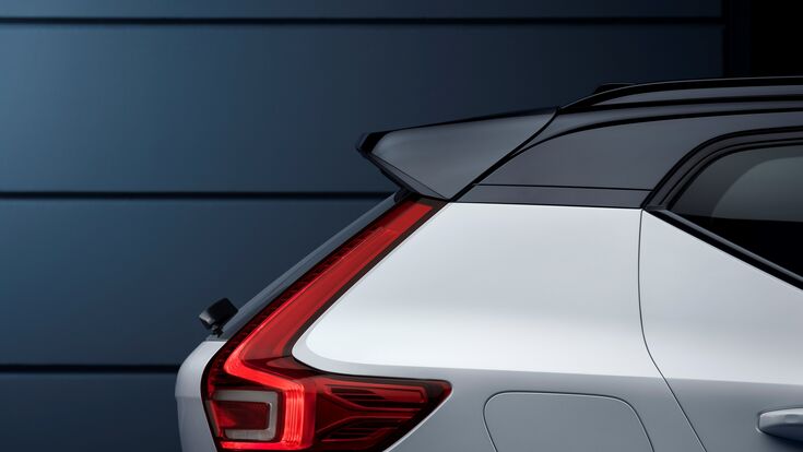 © 265581_XC40_R-Design_expression_in_Crystal_White_Pearl Exterior Images XC40 2020 2021 XC40