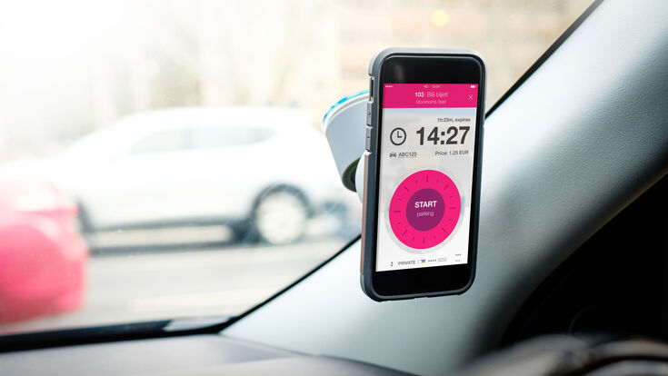 © Getty Images/iStockphoto Smart Phone Clipping Path Men Searching Hands-free Device Illustration Positioning Blank Global Positioning System Dashboard Traffic Alertness Modern Wet Street Road Thoroughfare Mobile Phone Telephone Car Windshield editable Google template triangulation Application Software