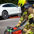Löschung von E-Auto-Batterien
Feuerwehrmann