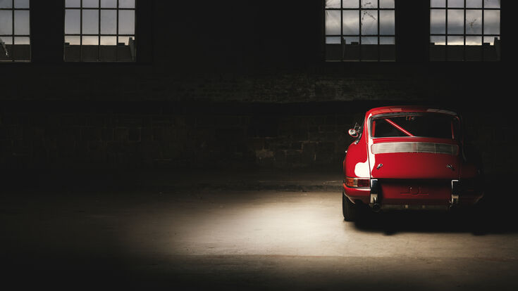 © AA+W - stock.adobe.com porsche 911 oldtimer rennwagen auto sportwagen sport wertsteigerung vintage jahre alt wertvoll motorsport luxusauto retro siebziger rot flitzer schnell leidenschaft serienwagen tuning rennsport klassiker classic detail