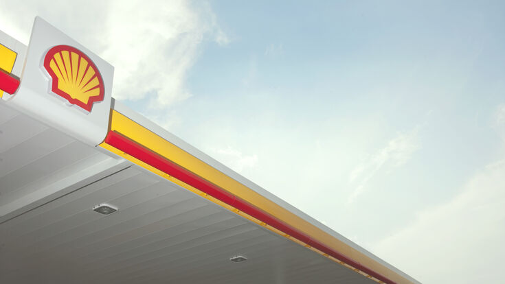 © Kent Smith all rights including external advertising for one year and all other rights in perpetuity assigned to Shell Internati Petrol Station,pecten