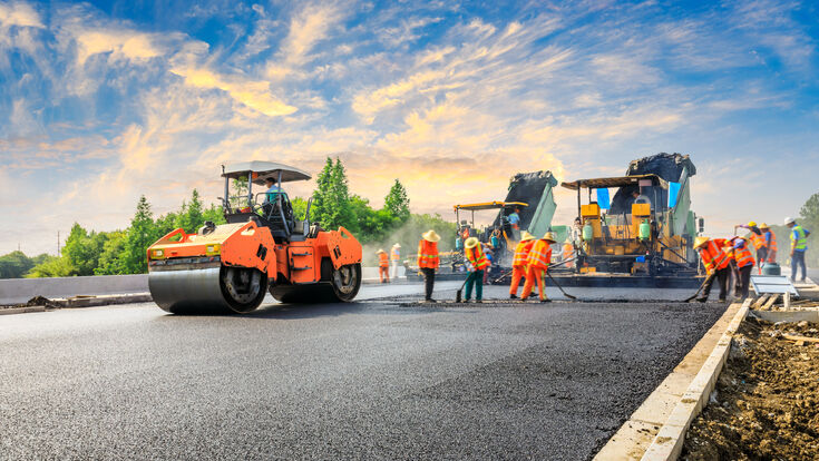 © ABCDstock - stock.adobe.com construction site asphalt road paving highway builder job industry machine equipment steamroller tracked paver laborer occupation gravel china man workers teamwork landscape people city vehicle street repair pave industrial transportation construction transport work pavement activity background clouds sky roller compactor tractor wheel outdoors new machinery maintenance chinese urban traffic truck sunset sunrise