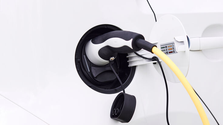 © vladim_ka - stock.adobe.com transportation cable car electricity electric person fuel transport charge energy automobile eco vehicle automotive electric car refueling hybrid electric plug electric vehicle charging station green energy renewable energy electromobility electro mobility hybrid car hybrid vehicle plug electric vehicle power supply plugging in automobile industry electric motor electromobile plug socket power cable