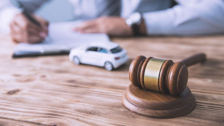 © Daniel - stock.adobe.com transport hand man car automobile vehicle judge auto insurance transportation money sale business holding financial automotive selling person background cars buy people lawyer gavel accident concept hammer court law legal