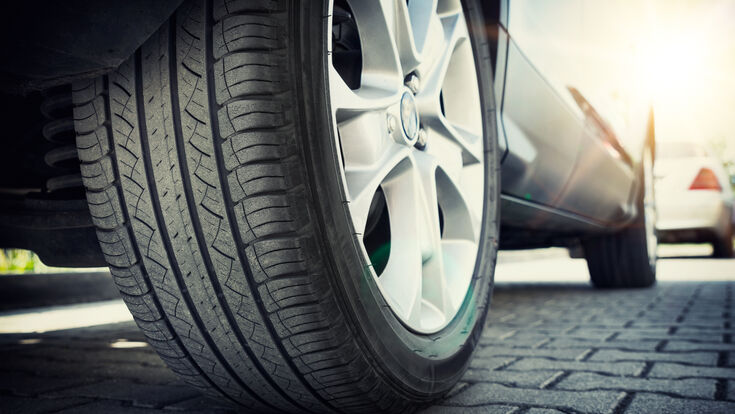 © Proxima Studio - stock.adobe.com tire car road wheel auto rubber aluminum rim trip journey parking blur velocity automobile tyre all automotive season movement texture track travel line vertical paving groove low angle suv summer heat black sunshine street closeup morning city drive life silver perspective scene sun sunlight sunrise sunset transport transportation urban wires