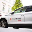 ABD0008_20230903 - WIEN - ÖSTERREICH: Eine Wien Mobil Car Sharing Station, aufgenommen am Mittwoch, 23. August 2023, in Wien. Ein Auto zu mieten oder zu teilen, ist in Städten wie Wien inzwischen gut möglich. Carsharing gilt als etabliert. Den Markt teilen sich einige Anbieter, wobei die Konzepte zum Teil unterschiedlich ausfallen. Inzwischen finden sich auch Elektroautos in den Flotten. - FOTO: APA/EVA MANHART