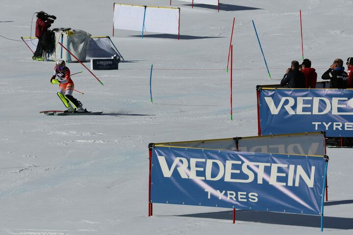 Ab der Alpinen Ski Weltcup Saison 2023/24 wird das Vredestein Branding bei 26 Rennen an verschiedensten Positionen zu sehen sein