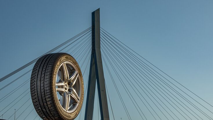 © @Markus_Heimbach Reifen, Brücke im Hinerbrund