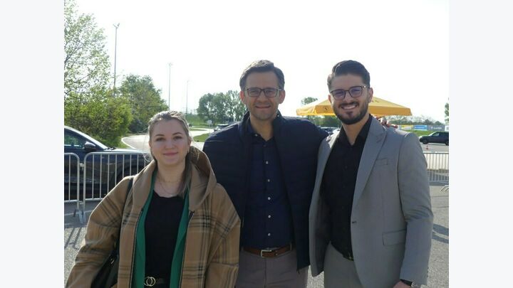 Von BYD Austria Danijel Dzihic, Managing Director, Natalie Stark, digital Marketing expert, und Remzi Dervishaj, (r.), Key Account Flottenkunden