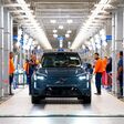 Startschuss für den neuen Volvo EX90: Im US-Werk Charleston sind jetzt die ersten Exemplare des vollelektrischen Premium-SUV vom Band gelaufen.