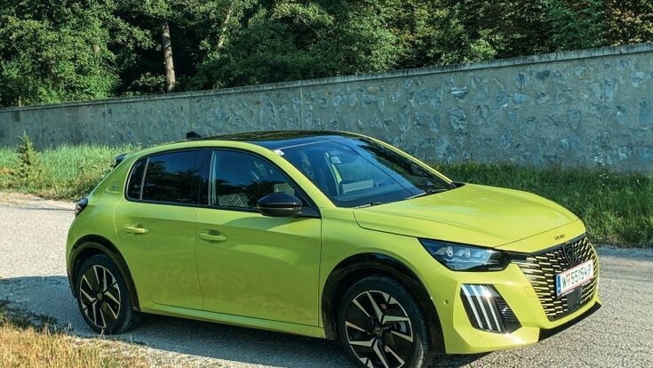  Peugeot e-208 GT