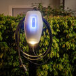 Die Amtron 4You 500 Wallbox eignet sich laut Hersteller für Personen, die komfortabel via App laden möchten, Solarladen mit Heim-Energiemanagement nutzen oder ihren Firmenwagen mit eigener Wallbox laden und den Strom mit dem Arbeitgeber abrechnen möchten.