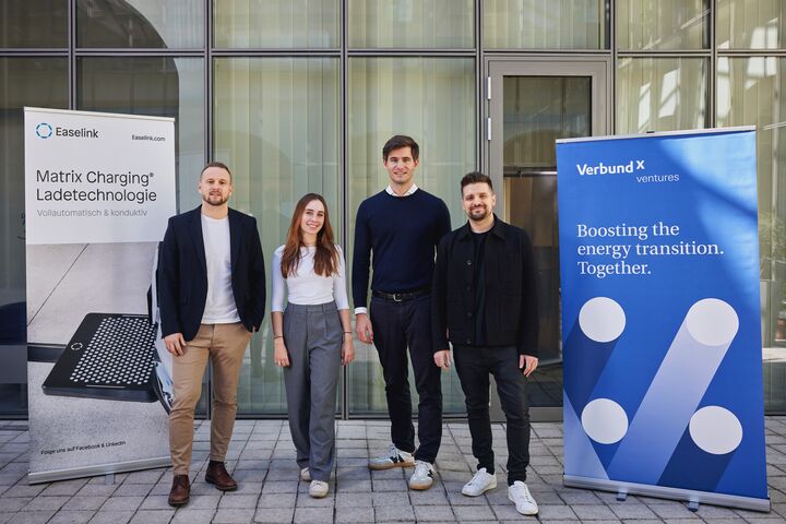 (v.l.n.r.): Gregor Eckard (COO & CTO Easelink), Sara Toth (Investment Analyst, VERBUND X Ventures), Hermann Stockinger (CEO & Founder Easelink), Peter Schiff (Investment Manager, VERBUND X Ventures)