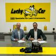 Franz Lettner, Geschäftsführer bei Birner (l.), und Mitar Kos, Geschäftsführer von Lucky Car