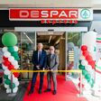 v.l.n.r.: SPAR-Vorstandsvorsitzender Hans K. Reisch und Enilive Austria Geschäftsführer Marco Damonte freuen sich über die Erweiterung der Kooperation. Bis 2028 sollen ca. 70 neue DESPAR express-Standorte entstehen.