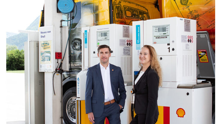 Patrick Rieberer, Leiter des Geschäftskundenbereiches der Shell Austria und Sarah Entacher Corporate Relations Advisor Shell Austria Gesellschaft m.b.H.
