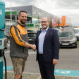 Hornbach-Österreich-Geschäftsführer Peter Eberdorfer mit Electra-Österreich-Geschäftsführer Sébastien Aldegué