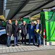 Eröffnung des Ladeparks in Meggenhofen mit Bürgermeister Heinz Oberndorfer, Landesrat Markus Achleitner, Solarcap-Geschäftsführer Gerhard und Peter Limberger sowie SMATRICS CSO Ronald Lausch.