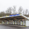 SMATRICS EnBW Ladepark in Regau mit zwölf Ladepunkten für PKW und drei Ladepunkten für LKW.