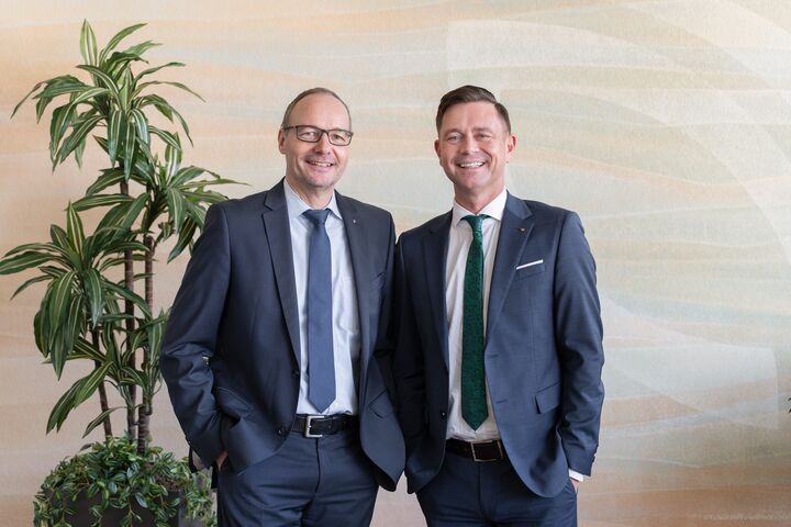 Laszlo Horvath (2.v.l.) verantwortet die Geschäfte gemeinsam mit Stefan Janzen, technischem Geschäftsführer von Mewa Österreich.