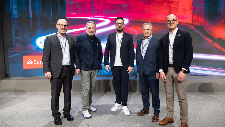 (v.l.:) Adolf Seifried, Landesgremialobmann Fahrzeughandel, Wolfgang Wurm, Geschäftsführer Porsche Austria, Autohaus-Marketing-Experte Andreas Kühnen, Roman Keglovits-Ackerer, Bundesinnungsmeister Fahrzeugtechnik, und Daniel Holzinger, der neue Landesinnungsmeister der Fahrzeugtechnik 