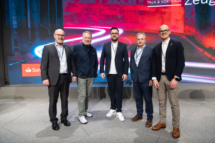 (v.l.:) Adolf Seifried, Landesgremialobmann Fahrzeughandel, Wolfgang Wurm, Geschäftsführer Porsche Austria, Autohaus-Marketing-Experte Andreas Kühnen, Roman Keglovits-Ackerer, Bundesinnungsmeister Fahrzeugtechnik, und Daniel Holzinger, der neue Landesinnungsmeister der Fahrzeugtechnik 
