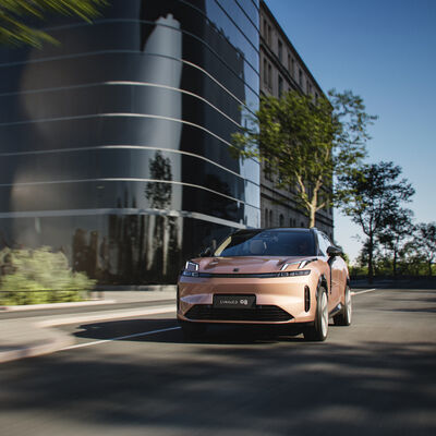 Der 4,55 Meter lange Lynk & Co 01 fährt bis zu 200 km/h schnell.
